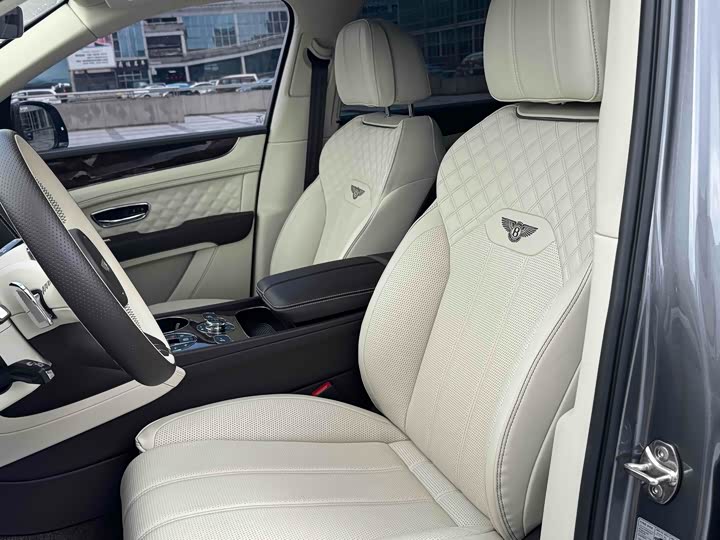 Фото 9 - Bentley Bentayga Hybrid