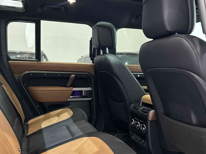 Фото 8 - Land Rover Defender