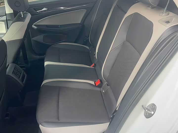 Фото 7 - Volkswagen Golf