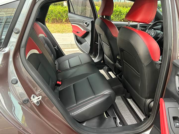 Фото 19 - MG Motor 5