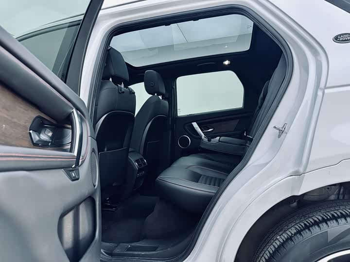 Фото 10 - Land Rover Discovery Sport Hybrid