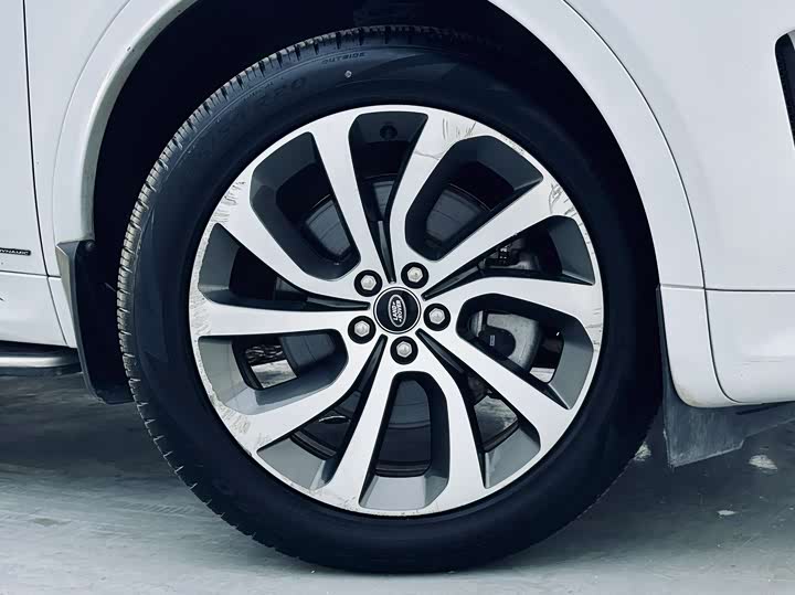 Фото 14 - Land Rover Discovery Sport Hybrid