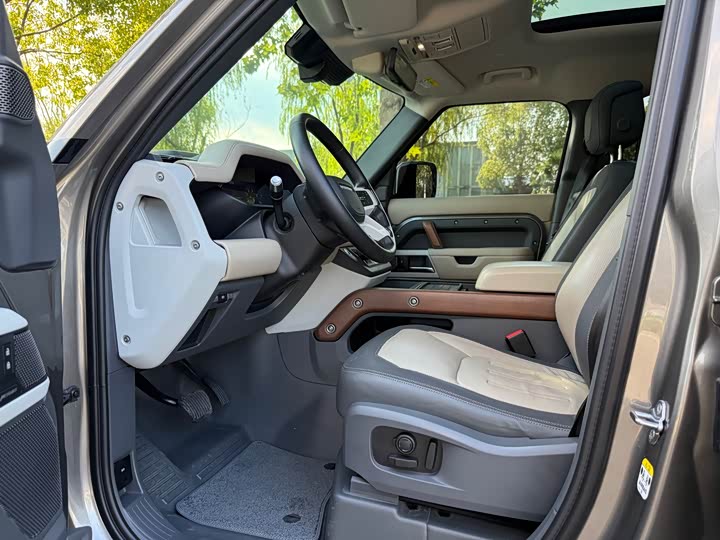 Фото 10 - Land Rover Defender