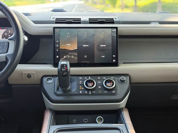 Фото 13 - Land Rover Defender