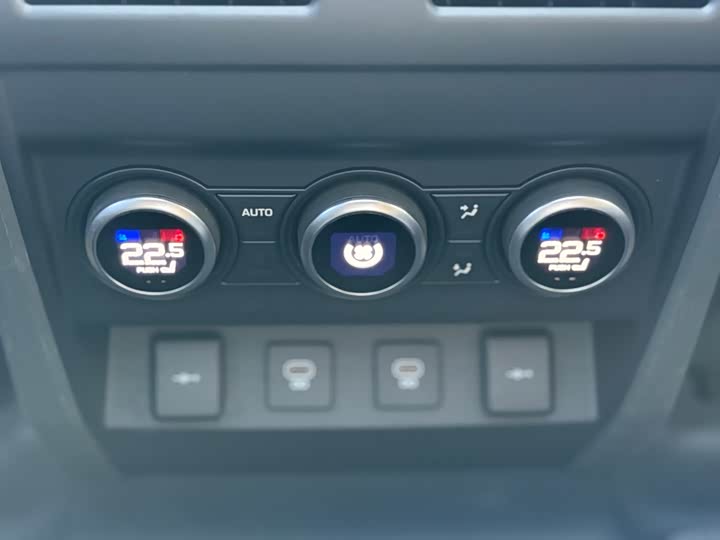 Фото 16 - Land Rover Defender