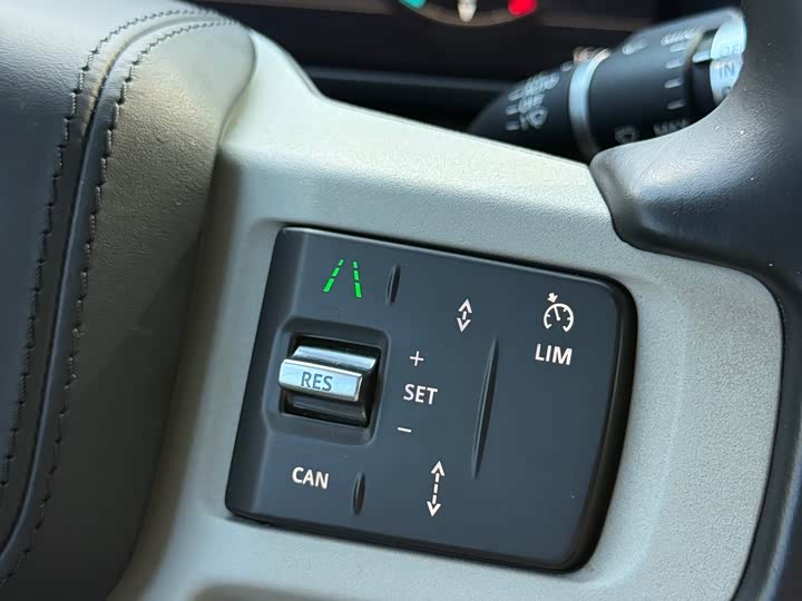 Фото 18 - Land Rover Defender