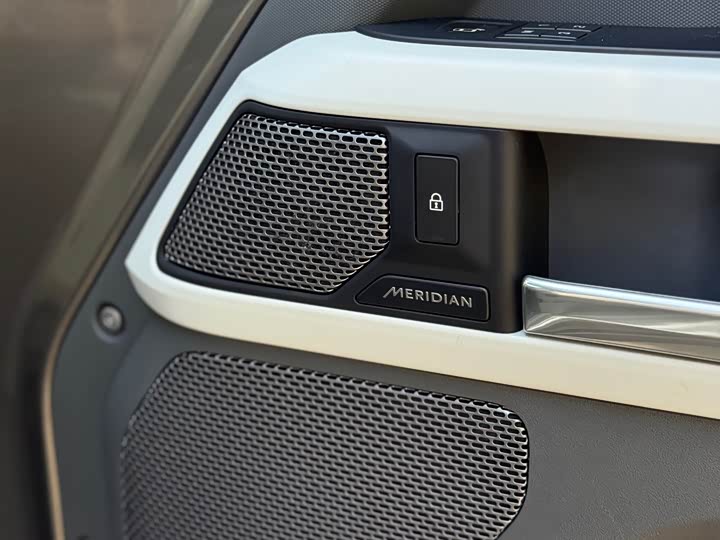 Фото 19 - Land Rover Defender