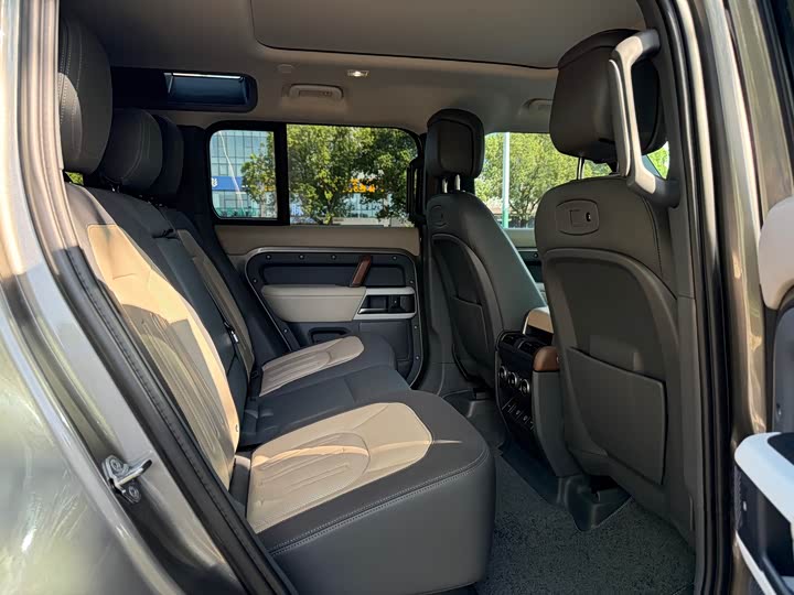 Фото 9 - Land Rover Defender