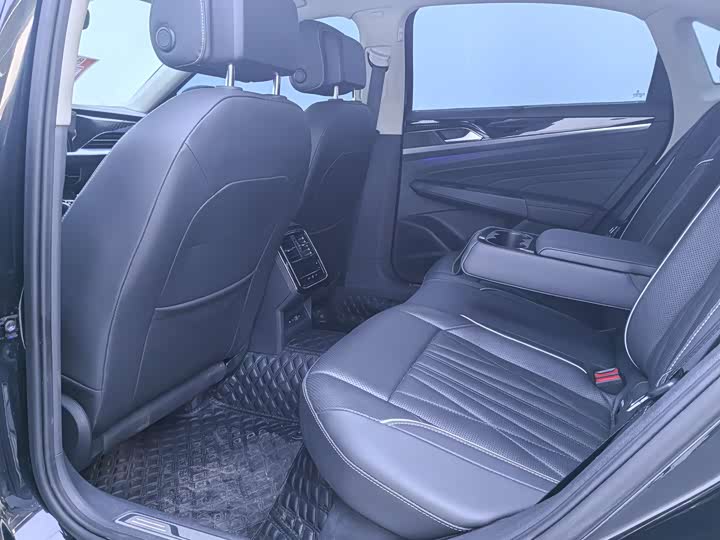 Фото 9 - Volkswagen Passat