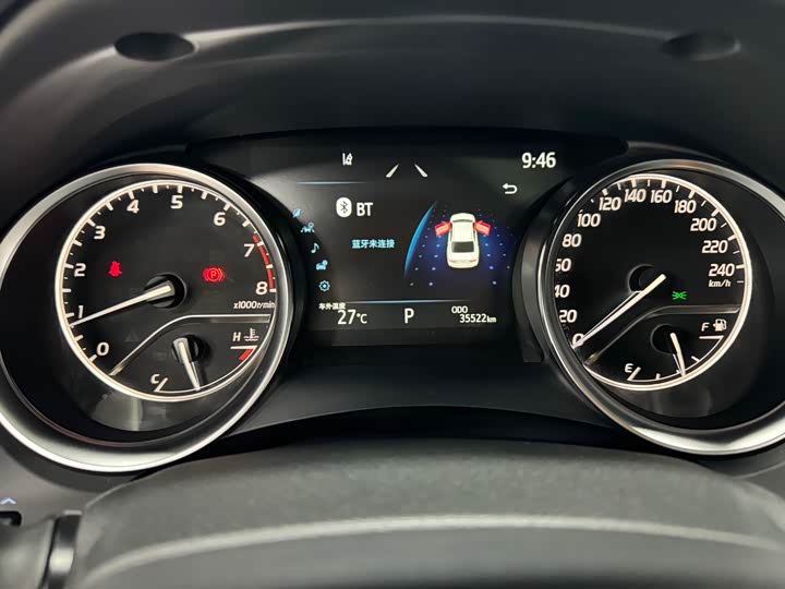 Фото 11 - Toyota Camry