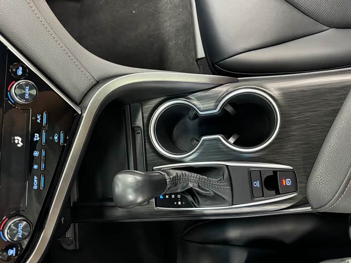 Фото 15 - Toyota Camry