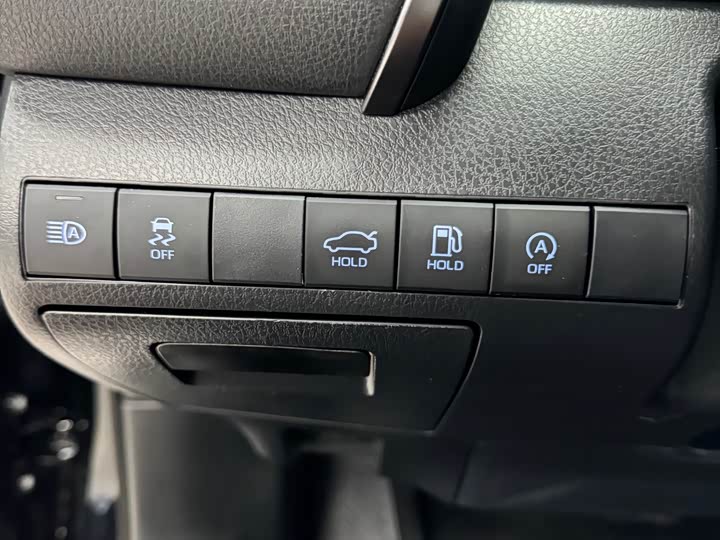 Фото 16 - Toyota Camry