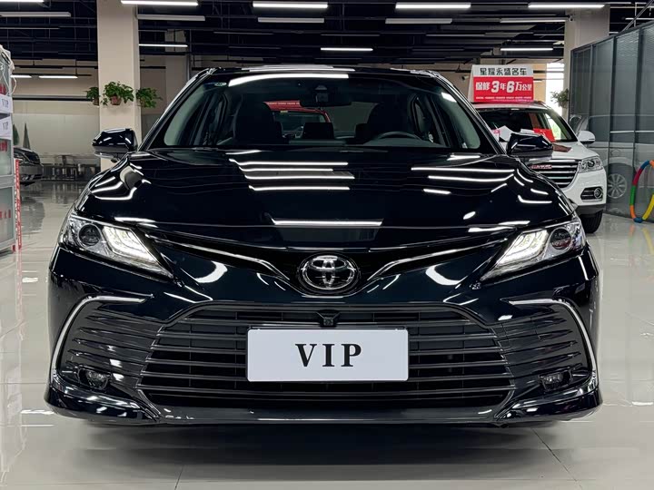 Фото 2 - Toyota Camry