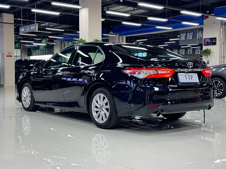 Фото 5 - Toyota Camry