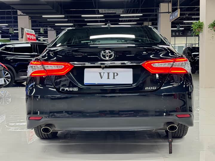 Фото 6 - Toyota Camry