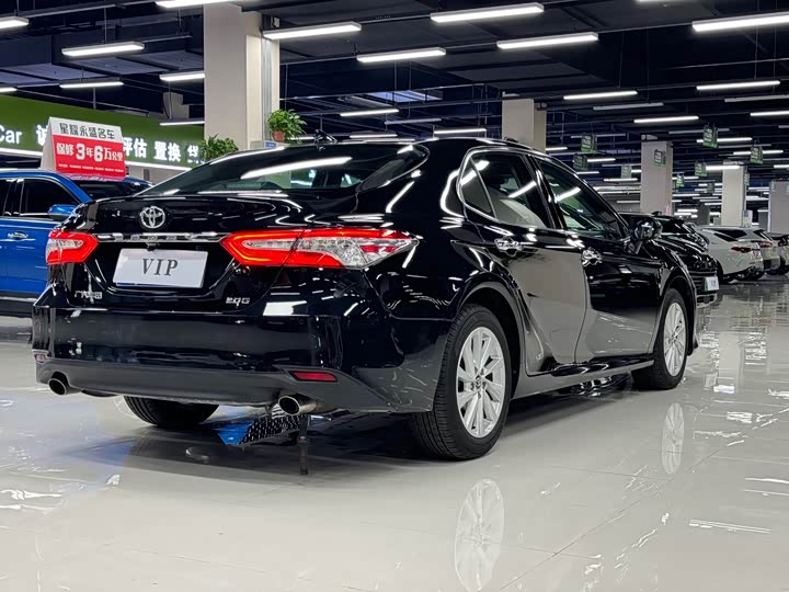 Фото 7 - Toyota Camry