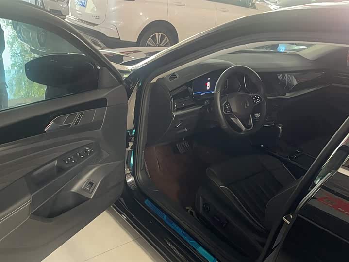 Фото 9 - Volkswagen Passat