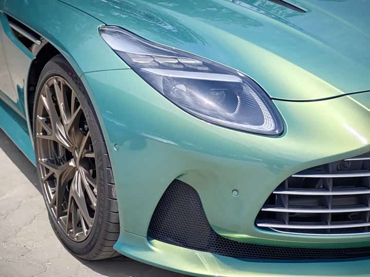 Фото 5 - Aston Martin DB12
