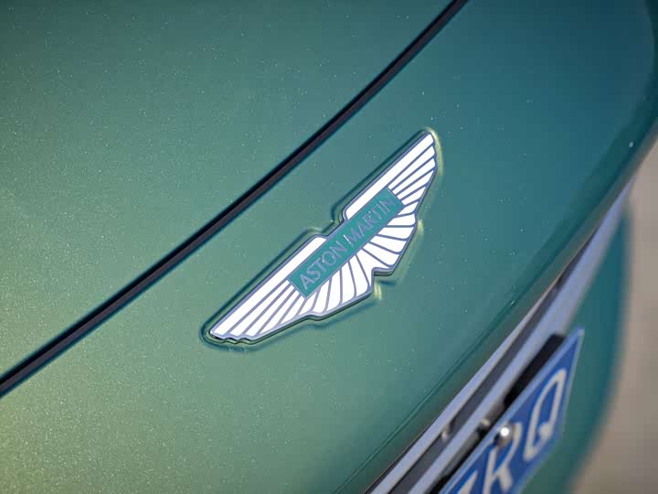 Фото 6 - Aston Martin DB12