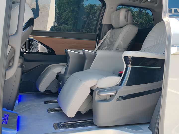 Фото 10 - GAC Trumpchi M8