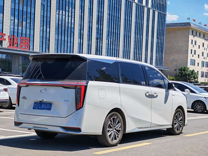 Фото 4 - GAC Trumpchi M8