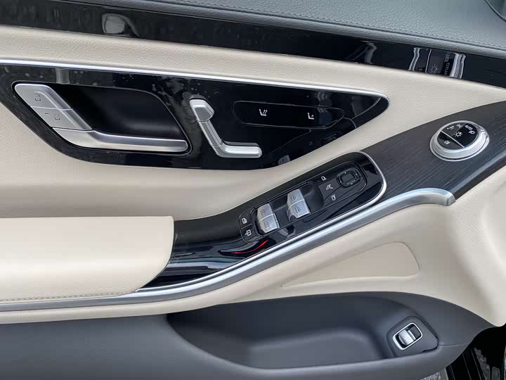 Фото 10 - Mercedes-Benz S-Class