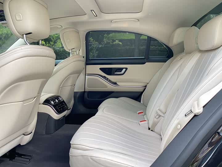 Фото 14 - Mercedes-Benz S-Class