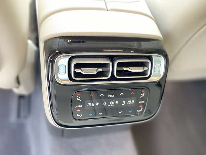 Фото 16 - Mercedes-Benz S-Class