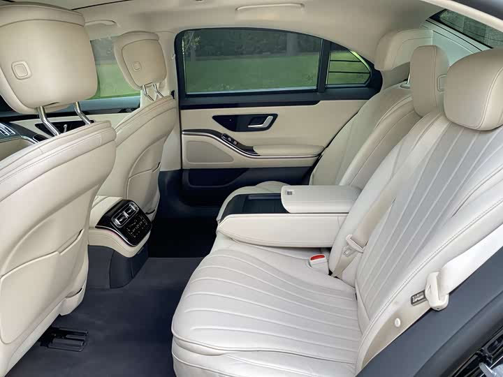 Фото 17 - Mercedes-Benz S-Class