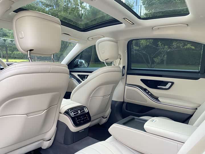 Фото 18 - Mercedes-Benz S-Class