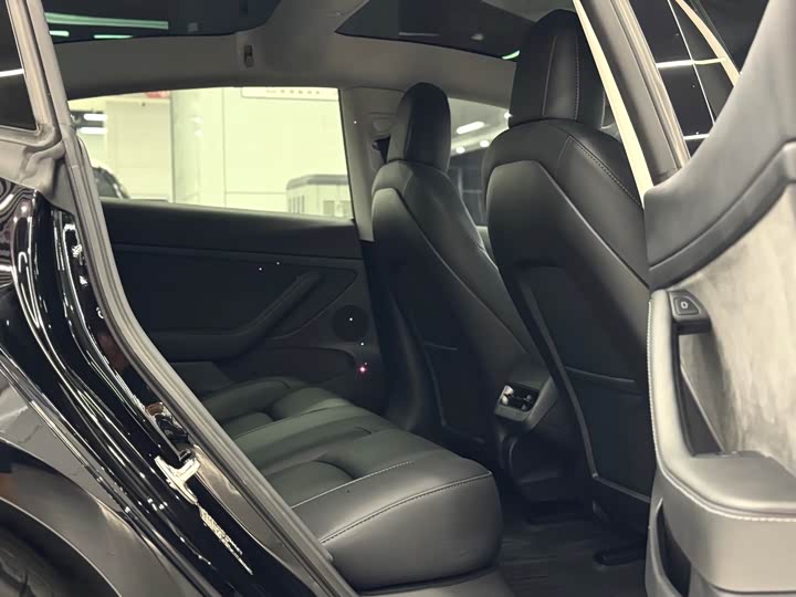 Фото 11 - Tesla Model 3