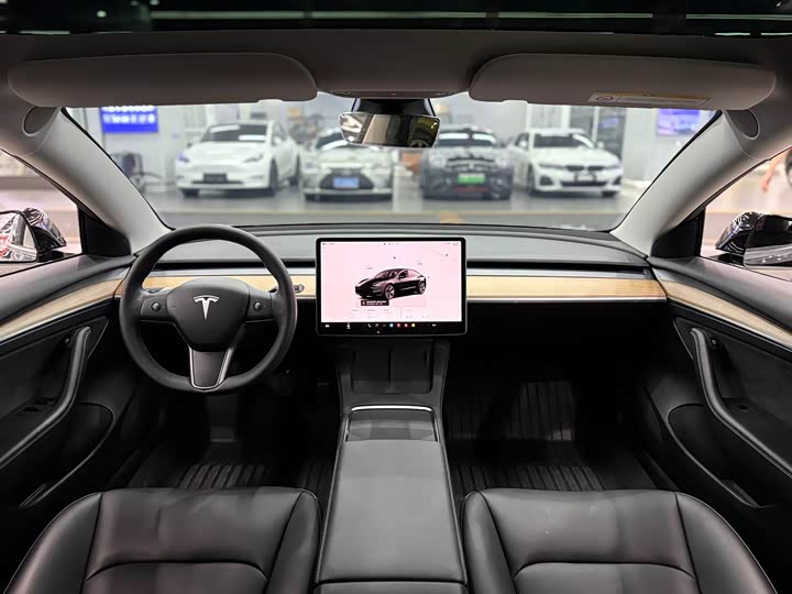 Фото 12 - Tesla Model 3