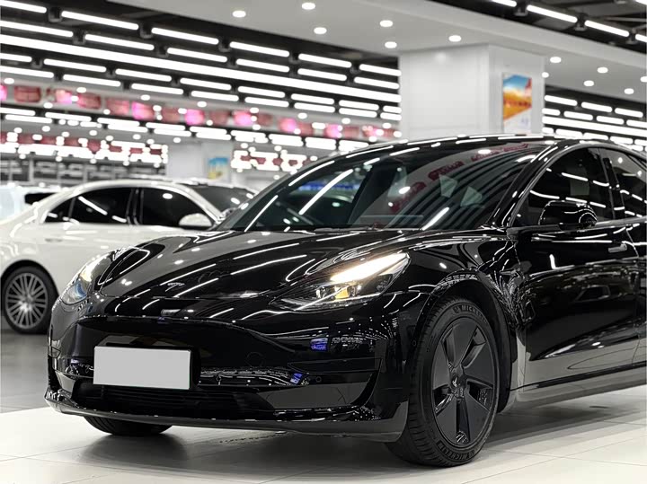 Фото 13 - Tesla Model 3