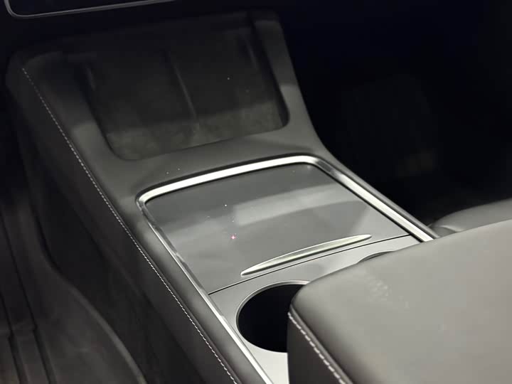 Фото 18 - Tesla Model 3