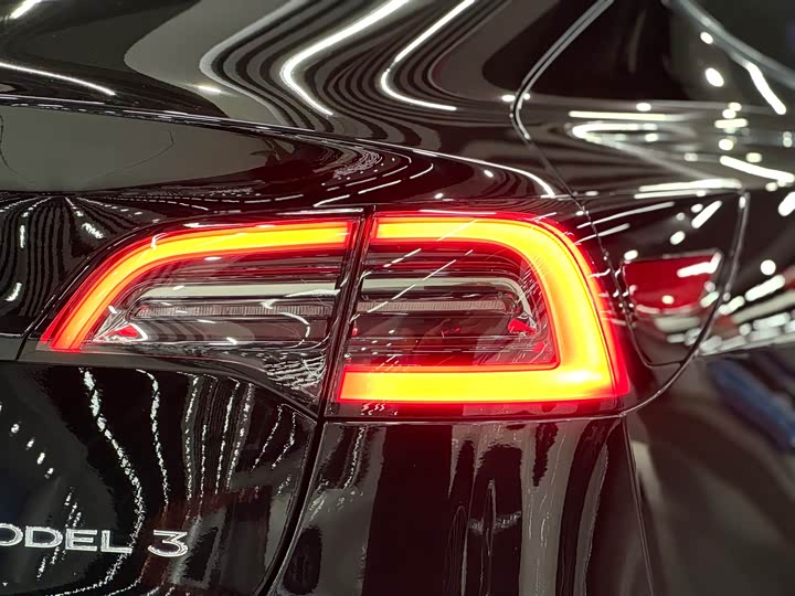 Фото 20 - Tesla Model 3