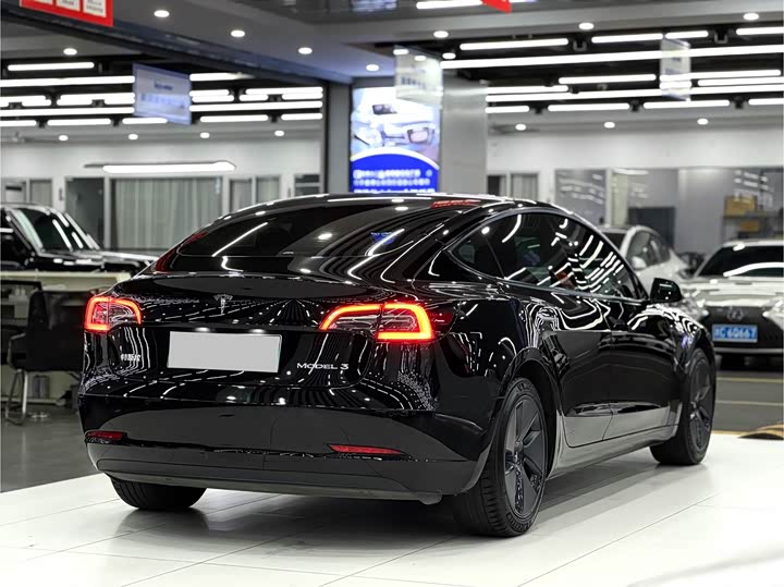 Фото 7 - Tesla Model 3