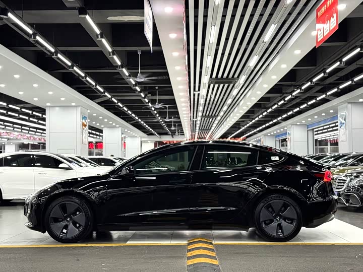 Фото 8 - Tesla Model 3