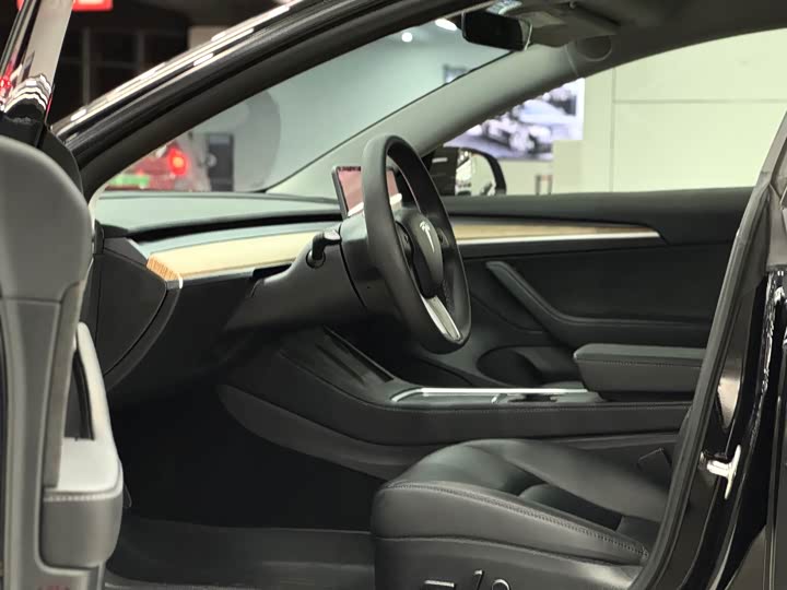 Фото 9 - Tesla Model 3