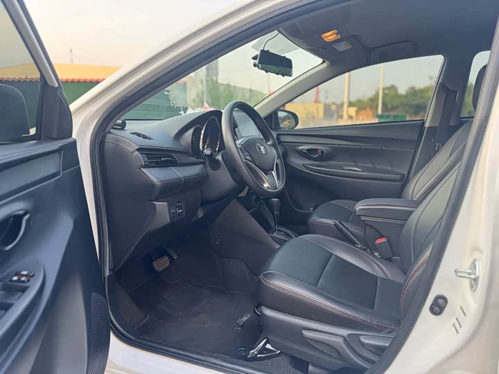 Фото 4 - Toyota Vios