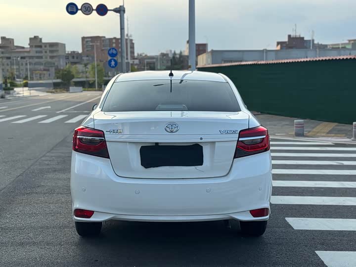 Фото 8 - Toyota Vios