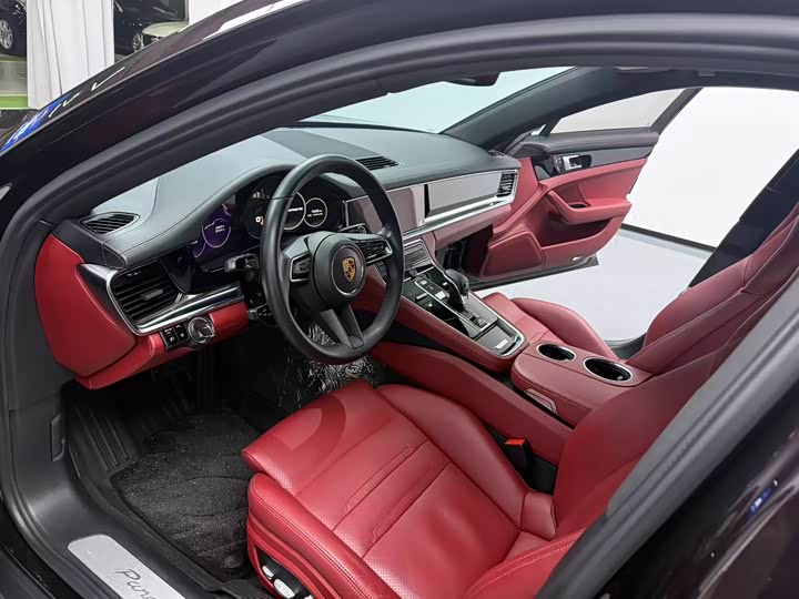 Фото 2 - Porsche Panamera