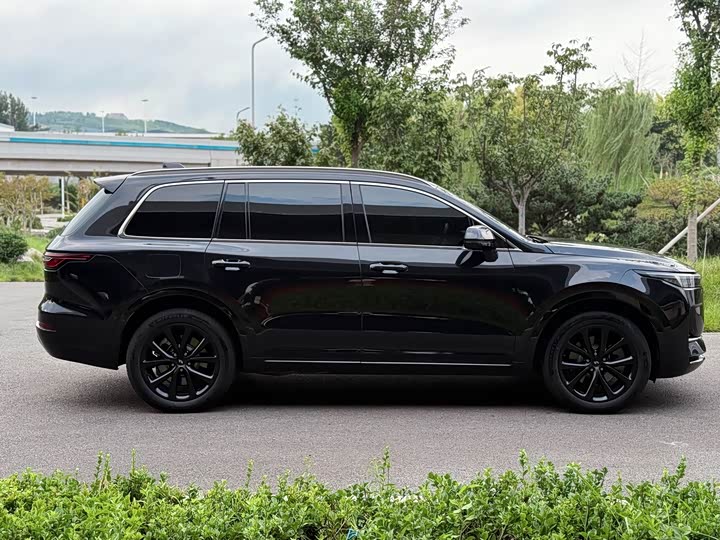 Фото 8 - LiXiang One