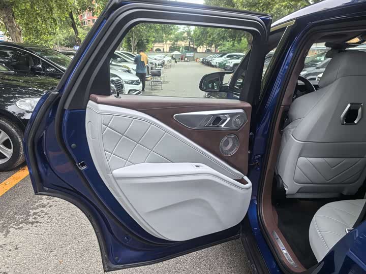 Фото 10 - BMW XM