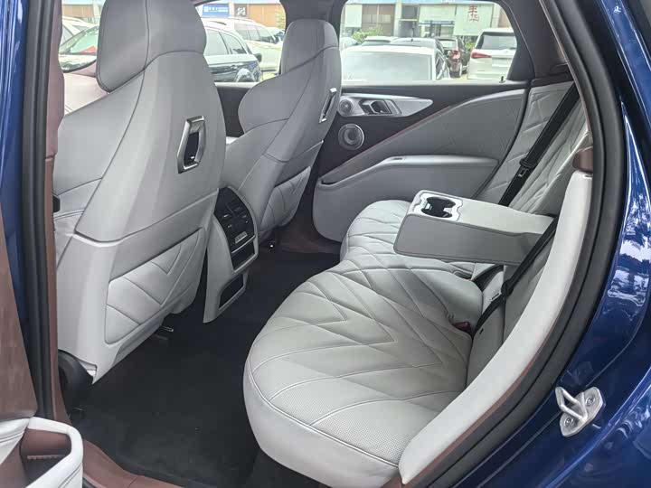 Фото 11 - BMW XM