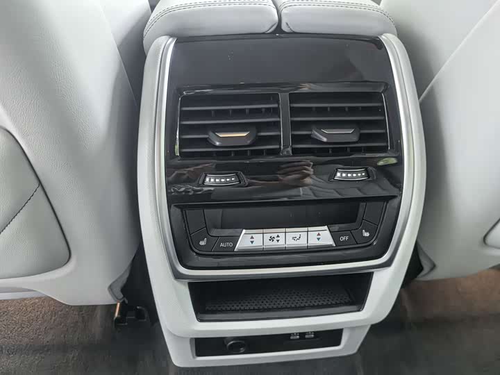 Фото 14 - BMW XM