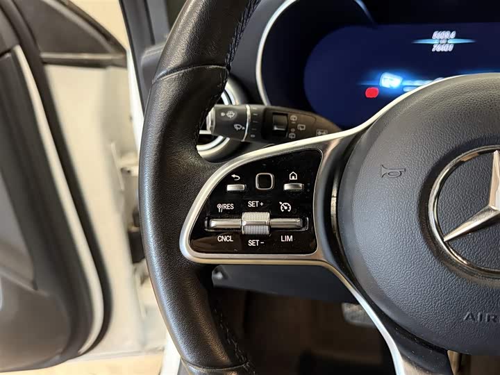 Фото 21 - Mercedes-Benz GLC-Class