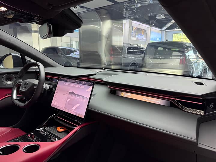 Фото 12 - Lotus Eletre