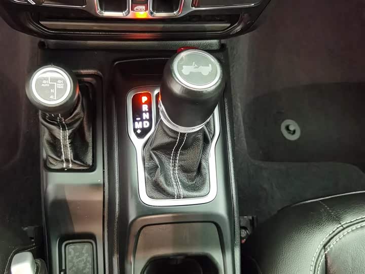 Фото 13 - Jeep Wrangler Hybrid