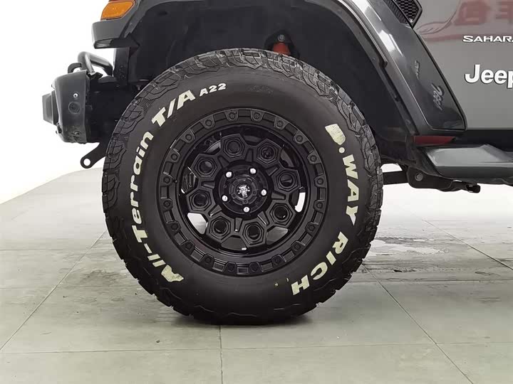 Фото 17 - Jeep Wrangler Hybrid