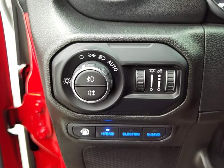 Фото 21 - Jeep Wrangler Hybrid